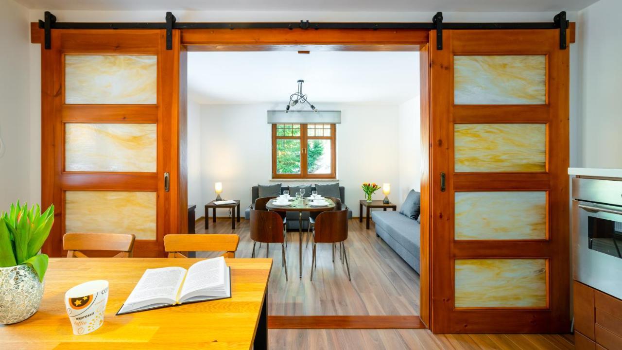 Apartament Przy Kamienczyku ชกลาร์สกา ปอเรมบา ภายนอก รูปภาพ
